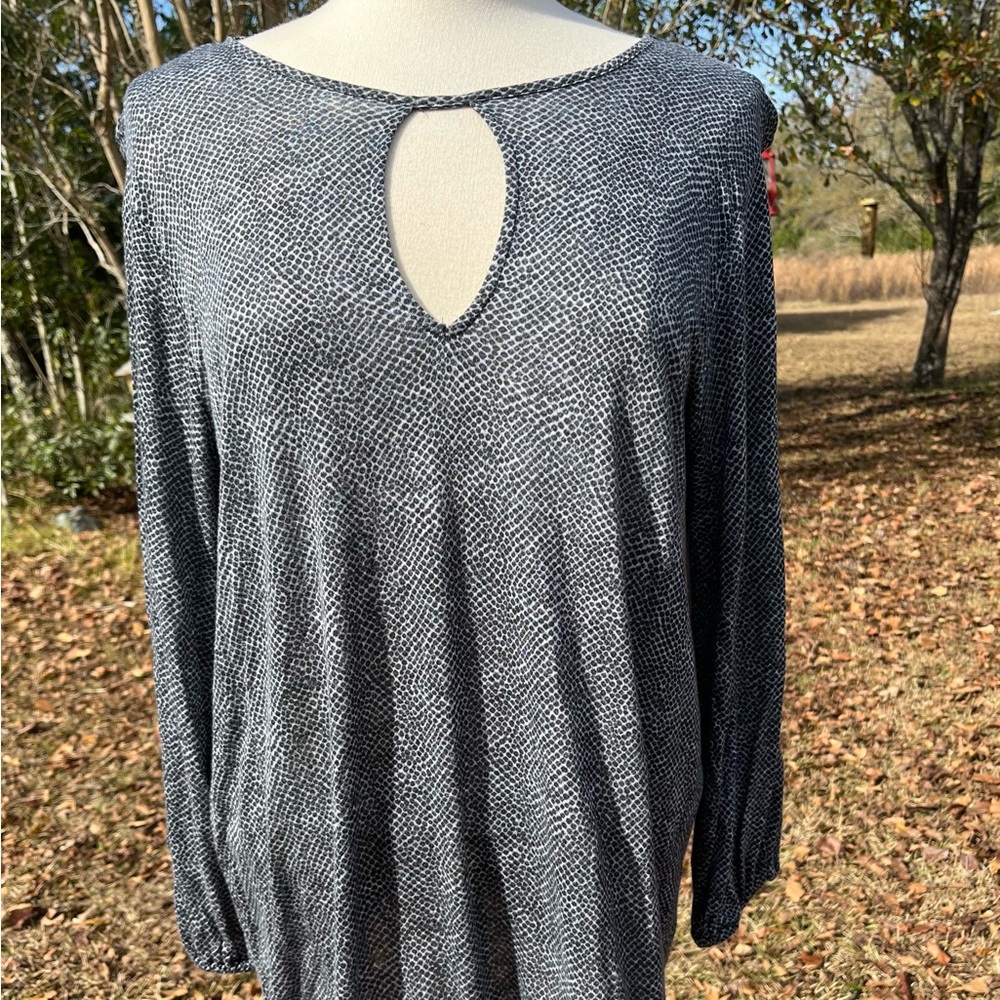 MICHAEL Kors Long Sleeve Light Weight Key Hole Pullover Top Size Large (CWT0002)